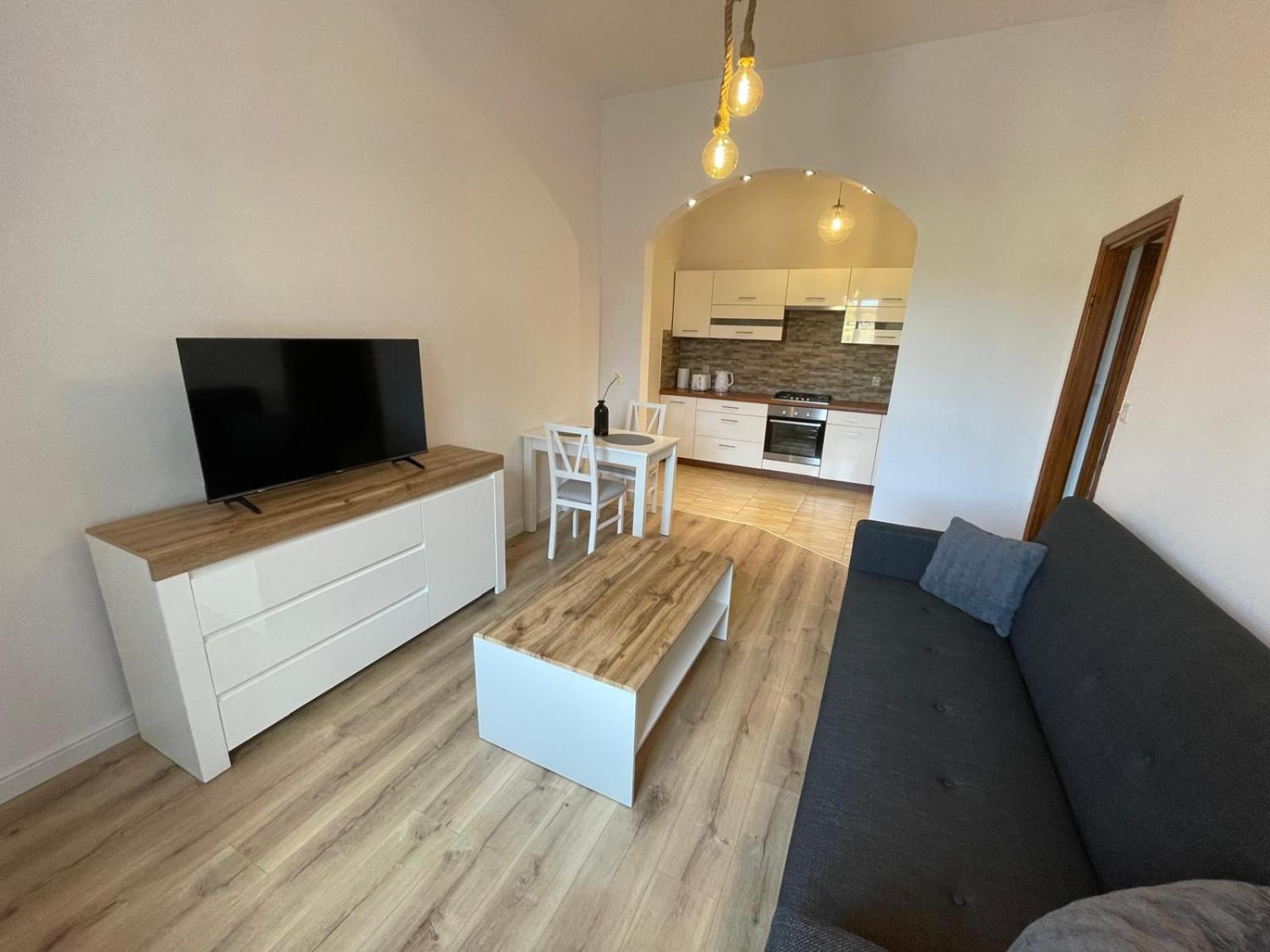 4 Apartment *