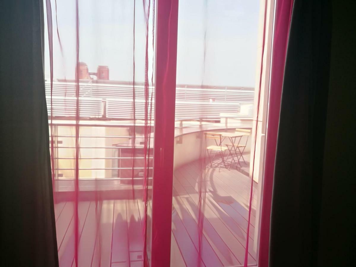 Apartment 4 *