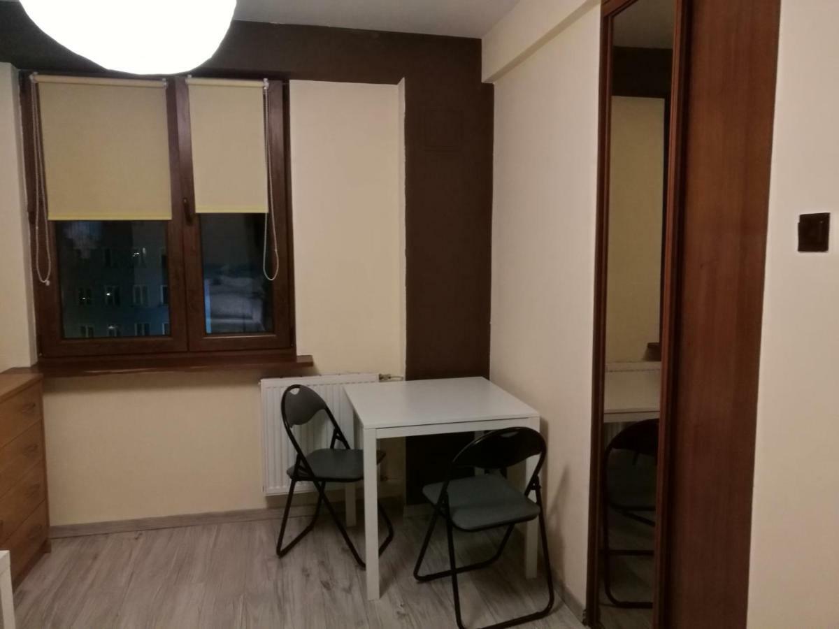 Apartment 4 *